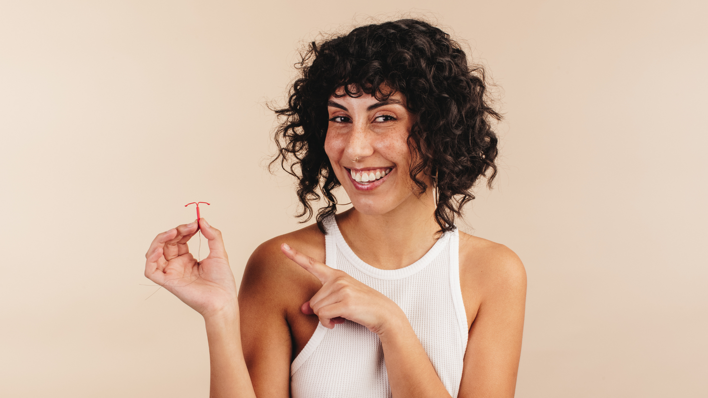 Person holding IUD - Hey Zomi menstrual disc can be used with - text overlay: ‘IUD-friendly period care’